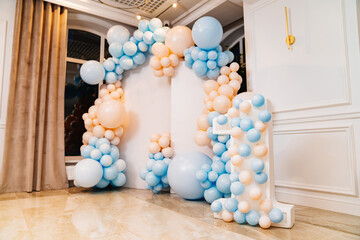 Obraz na płótnie Canvas photo zone with balloons and the number one to celebrate the first birthday