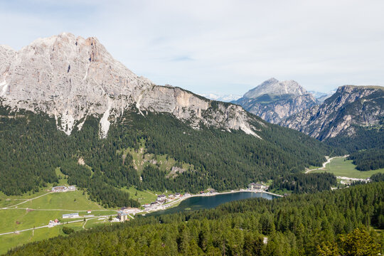 Misurina lake in Dolomites, South Tyrol, Italy. Misurina See in den Dolomiten in Südtirol, Italien.