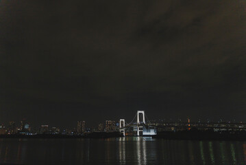 Fototapeta na wymiar お台場から見た、夜のレインボーブリッジと東京の街並み