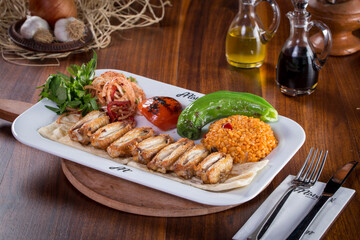 grilled wings with tomato pepper and bulgur pilaf