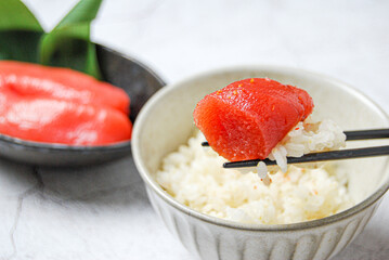 土鍋で炊いた温かいごはんと明太子