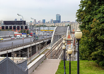 Naklejka premium Urban landscape with the Andreevsky Bridge over the Moskva River