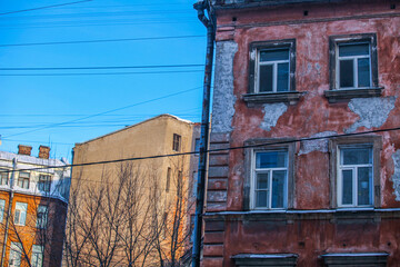 old houses in St. Petersburg, windows are close, pigeons flying
