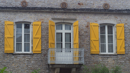 Fototapeta na wymiar Bourg historique du village de Montricoux, dans le Tarn-et-Garonne