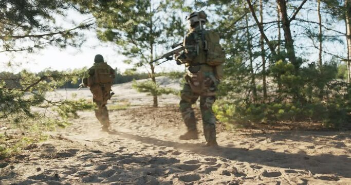 An army of soldiers flee to the shelter, running through the training ground holding weapons in their hands, patrol area, fighting enemy, training to defend the territory