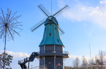 土浦市の霞ヶ浦総合公園になるオランダ風車