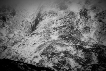 texture black and white snowy mountains