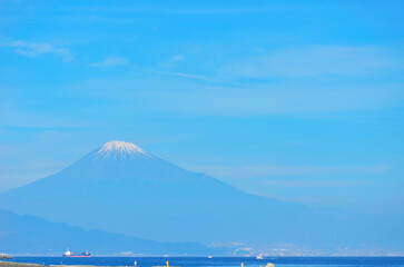 Fototapeta premium 静岡県三保松原から見る富士山