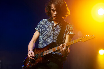 Obraz premium Guitarist performing at a live concert.