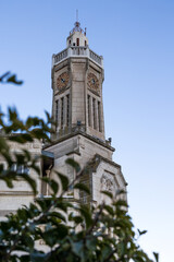 Ancien palais consulaire, aujourd'hui Maison Régionale de la Mer, au bord du canal royal de Sète au coucher du soleil (Occitanie, France)