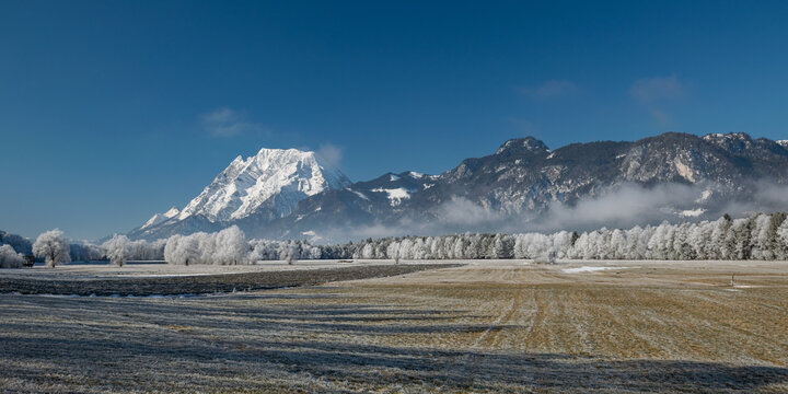 Panorama vom winterlichen Ennstal