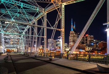 Fototapeta na wymiar Nashville via Pedestrian Bridge