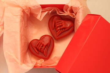 Heart shaped red candle with hand in hand image, St. Valentine's gift, be my Valentine, ring, proposal, marriage anniversary, gift for her, gift to propose, St. Valentines Day gift, beeswax candle 