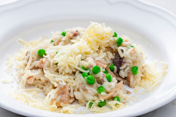 Czech risotto with poutry meat and green peas