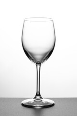 A transparent glass glass for wine