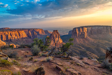 Sunrise over The Grand View Overlook at Colorado National Monument  located in Grand Junction, Colorado - obrazy, fototapety, plakaty
