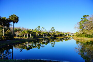 Obraz premium Beautiful pond in a florida community 