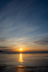 Obraz premium 美しい湖の夕暮れ 