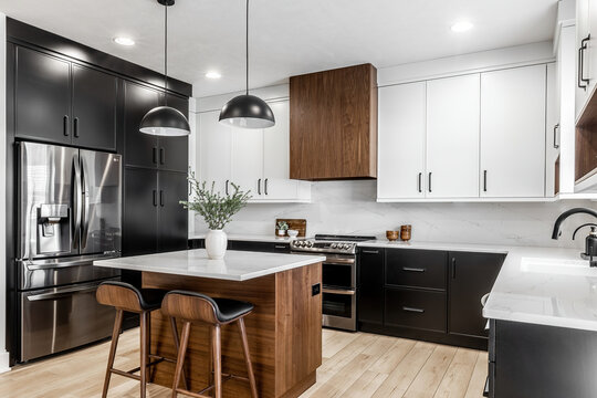 Midcentury modern kitchen with black and white cabinets, matte black fixtures, white quartz countertops and backsplash and walnut wood furniture interior design