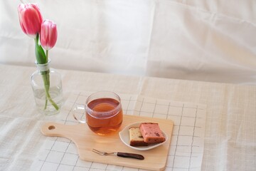 チューリップとモーニング