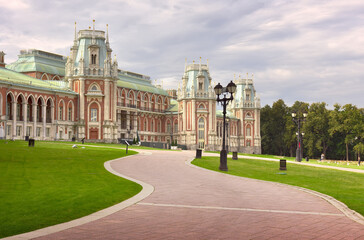 Obraz premium In Tsaritsyn Park. Palace and Park ensemble of the XVIII century