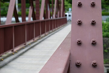 歩道橋の鉄ナット