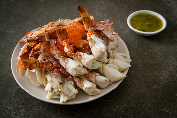 Steamed blue crab with spicy seafood sauce