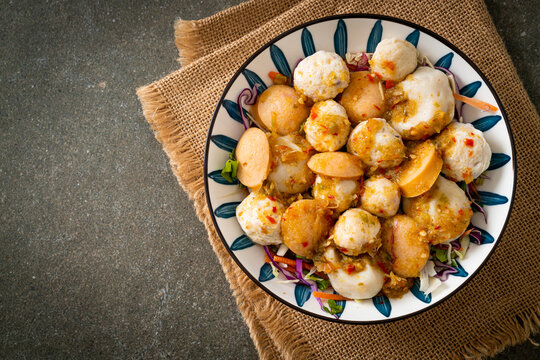 Meatball and fishball spicy salad