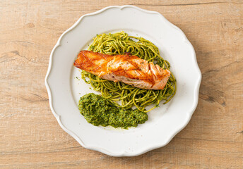 Spaghetti pesto with grilled salmon