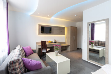 Schönes modernes Hotelzimmer