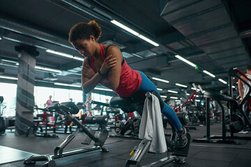 Fototapeta na wymiar Bottom view of black girl do exercise for lumbar