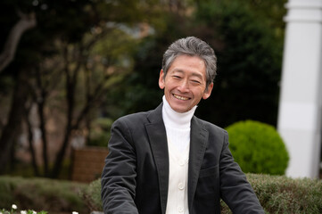 笑顔のシニア男性