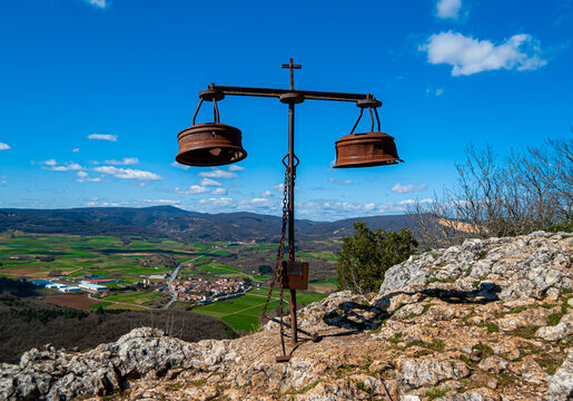 PE&Ntilde;A DE OBI EN MAESTU, ALAVA, PAIS VASCO, ESPA&Ntilde;A.