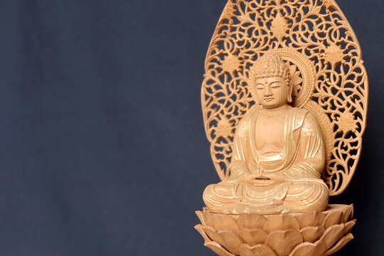 お釈迦様(釈迦如来)の仏像物撮り黒バック2