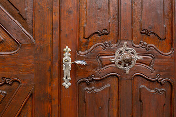 Door handle , knobs .