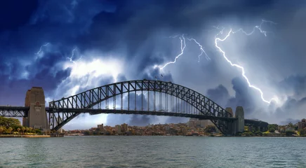 Photo sur Plexiglas Sydney Harbour Bridge Panoramic view of Sydney Harbour Bridge during a storm, New South Wales - Australia