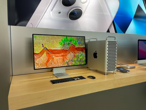  A Display Of An Apple IMac Computer At An Apple Store In Orlando, Florida.