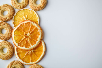 Fototapeta na wymiar round-shaped cookies and round dry orange slices 