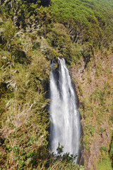 Obraz premium Scenic view of Karuru Waterfall in the Abardare National Park, Kenya