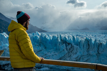 Hiker in Los Glaciares National Park ,Glacier Perrito Moreno in Patagonia, Argentina - obrazy, fototapety, plakaty