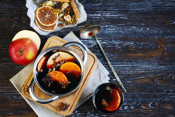 Mulled wine with citruses and red wine.