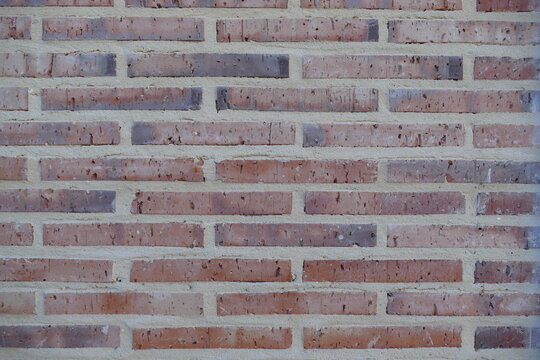 Foto tomada de una pared de ladrillo de diferentes colores. Colores rojizos