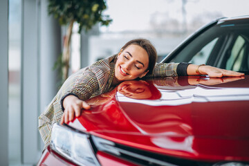 Beautiful woman hugging a car - obrazy, fototapety, plakaty