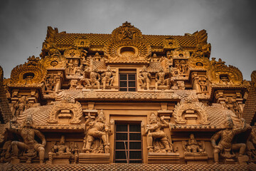 Fototapeta premium Tanjore Big Temple or Brihadeshwara Temple was built by King Raja Raja Cholan in Thanjavur, Tamil Nadu. It is the very oldest & tallest temple in India. This temple listed in UNESCO's Heritage Sites