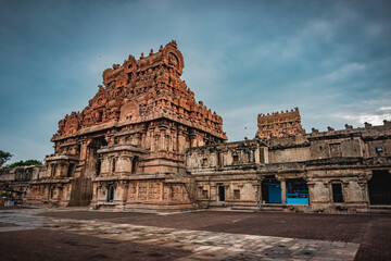 Fototapeta premium Tanjore Big Temple or Brihadeshwara Temple was built by King Raja Raja Cholan in Thanjavur, Tamil Nadu. It is the very oldest & tallest temple in India. This temple listed in UNESCO's Heritage Sites