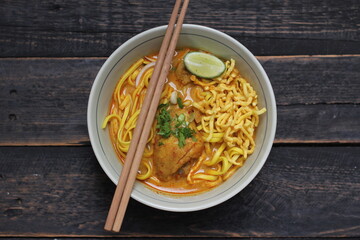 Khao Soi Recipe,Khao Soi,Khao Soi Kai, Thai Noodles Khao Soi, Chicken Curry with seasoning served on wooden table