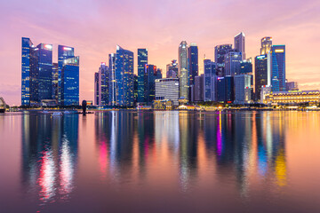 Fototapeta premium Skyline of Singapore at sunset