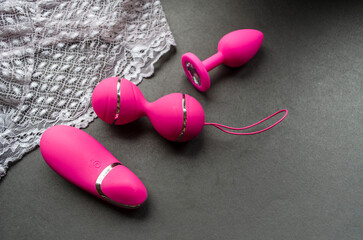 Ioni exercise machine vibrating egg on the remote control and anal plug made of pink silicone.