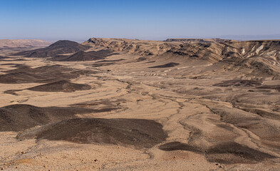 View of Ramon Crater from West to East as seen from Mount Ramon, a 500 m deep, the world's largest erosion cirque,  located in the Negev Desert, south of Beer Sheba, Israel.      - obrazy, fototapety, plakaty