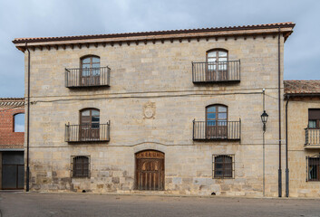 Fototapeta na wymiar Medieval streets of the town of Paredes de Nava in Palencia (Spain)